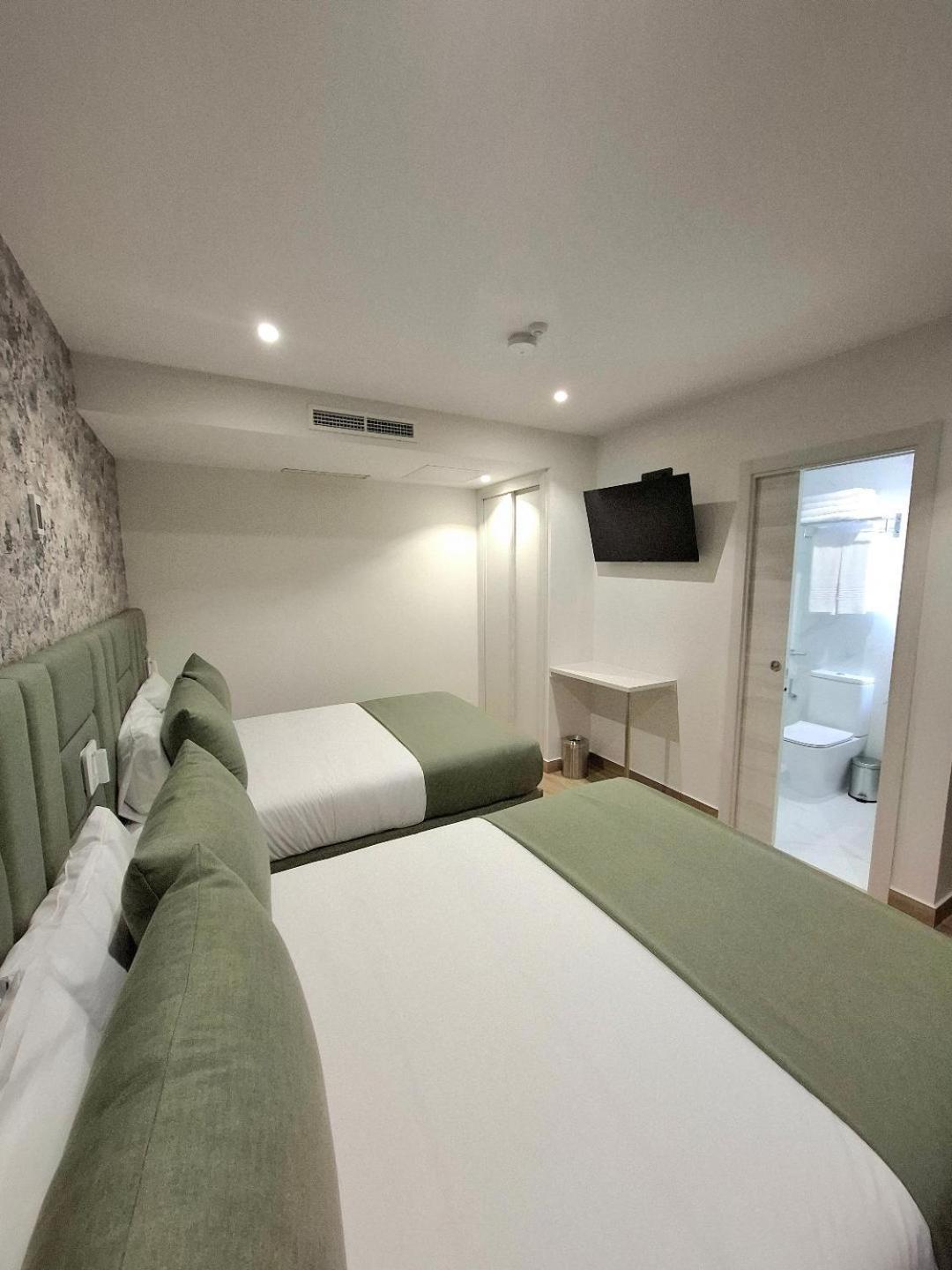 Hostal San Blas Мадрид Экстерьер фото